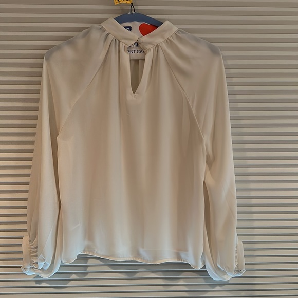 Mock turtle neck bell sleeve blouse - Picture 2 of 2